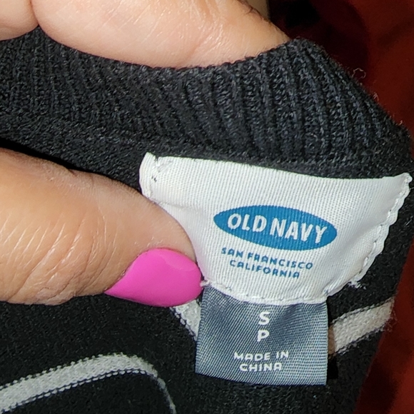 Old Navy sweater - Picture 3 of 3